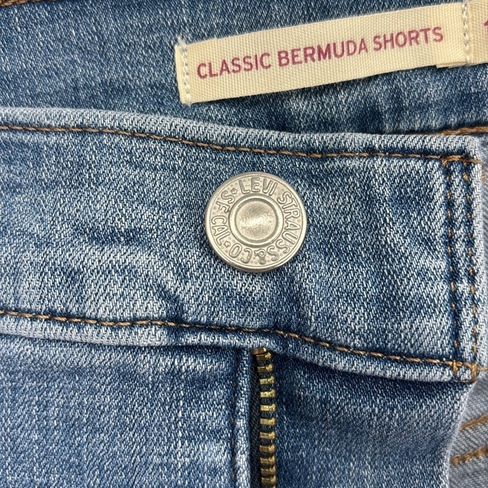 Levi's Classic Bermuda Jean Shorts Women’s Plus Size 18W in EUC! - Picture 7 of 7